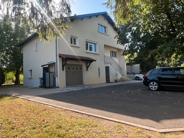 Grande villa rénovée sur terrain constructible