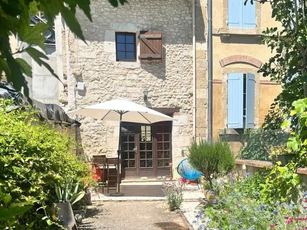 MAISON DE VILLAGE 107m2 - T4 - JARDIN SARRANT
