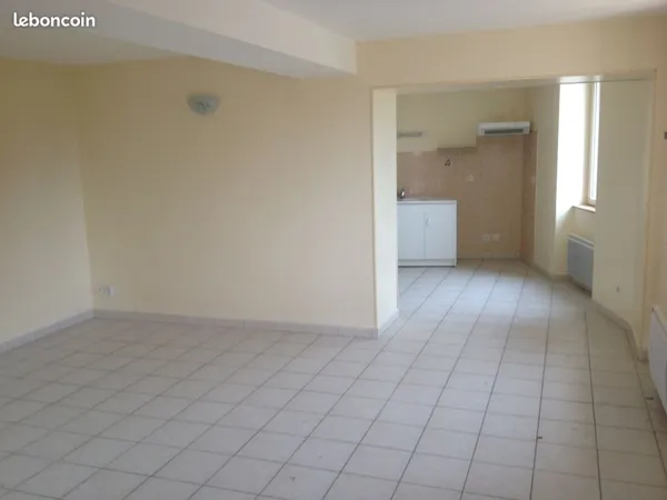 Maison individuelle avec jardin et garage