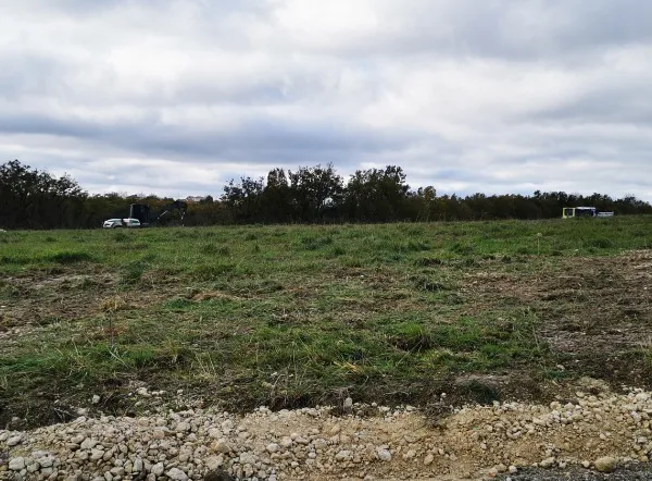 Terrain 744 m²