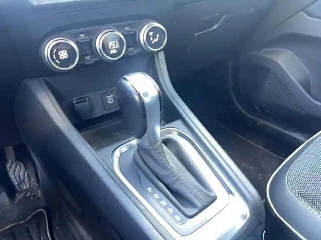 Renault Captur e-tech 145 - 21 — photo 23