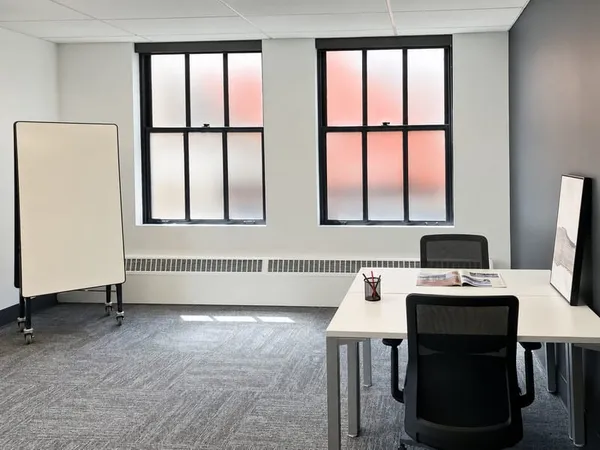 Accès à des bureaux privés à la demande chez CERGY, Stop & Work Cergy