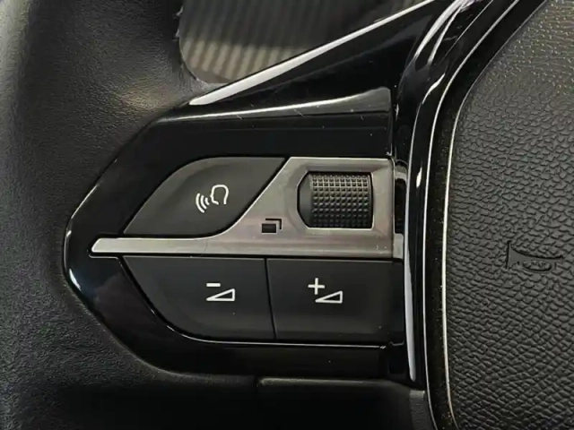 Peugeot 2008 1.2 puretech 100ch s&amp;s allure 5cv — photo 12