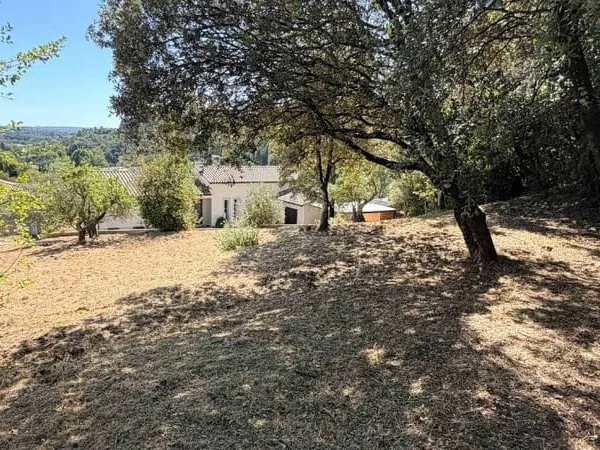 Terrain 940 m²