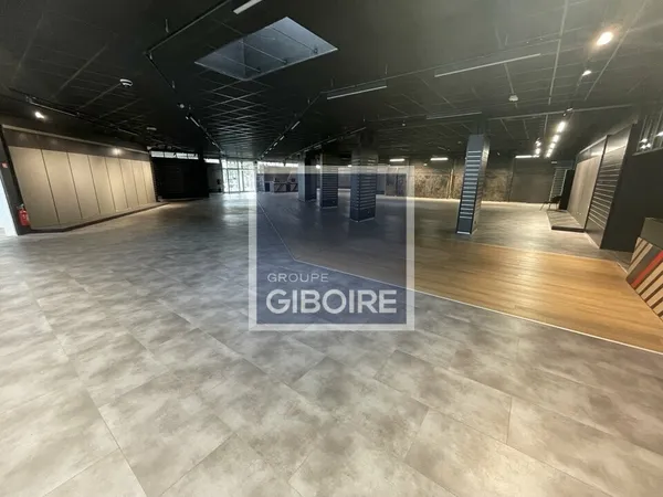 Local commercial 1425 m²
