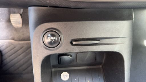 Renault Captur 0.9 TCe 90 - Zen – 2014 – 107458 km – Essence – Boîte Manuelle — photo 22
