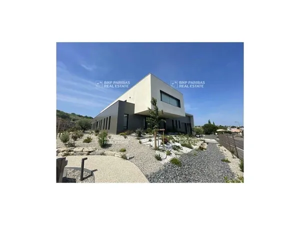Bureaux 298 m²