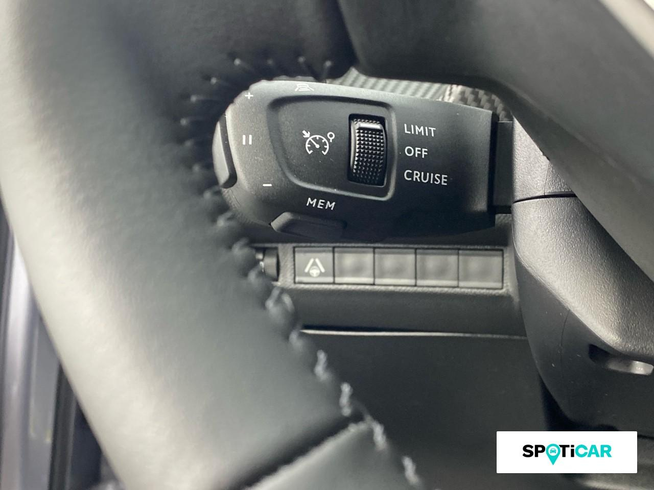 Peugeot 2008 1.2 hybrid 145ch allure e-dcs6 — photo 17