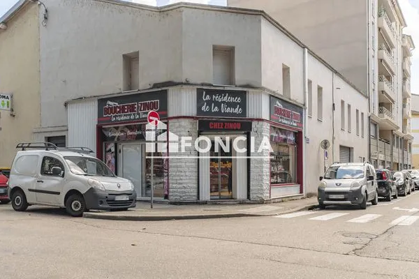 Commerce 100 m²