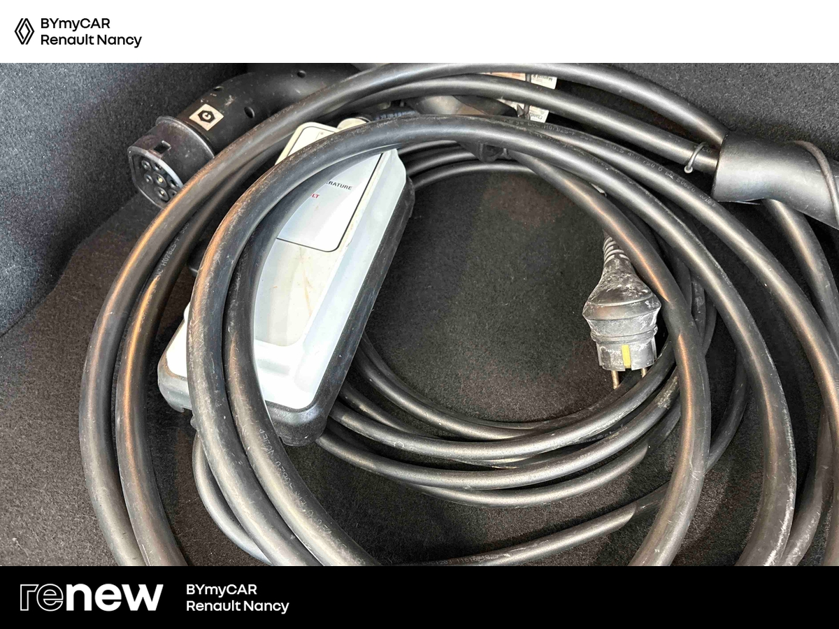 Renault Twingo III E-Tech — photo 15