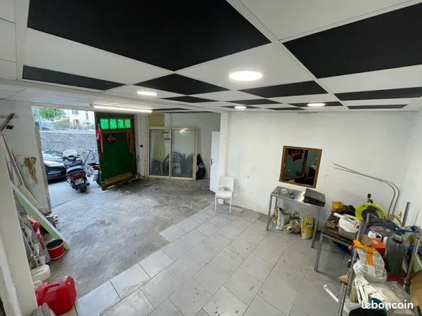 Garage + bureau en plein centre ville