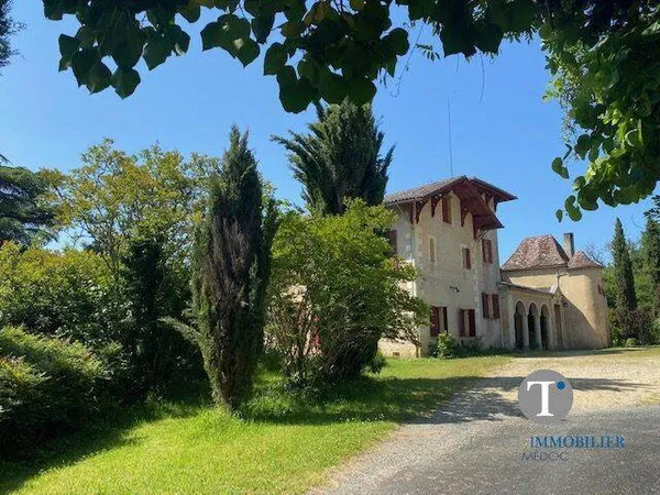 Maison 14 pièces 700 m²
