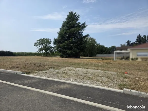 Terrain 382 m² Chavanoz