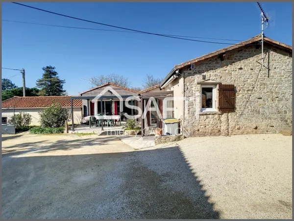 MAISON A LA CAMPAGNE AVEC GRAND STUDIO
