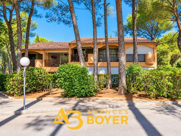 Studio avec terrasse, piscine et parking à Sanary-sur-Mer, l