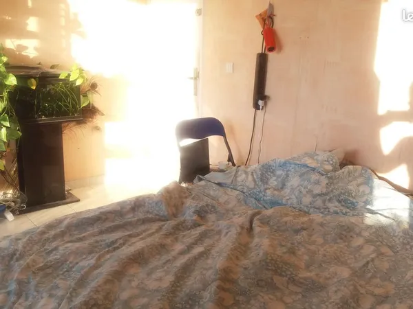 Chambre privée avec douche privée par semaine