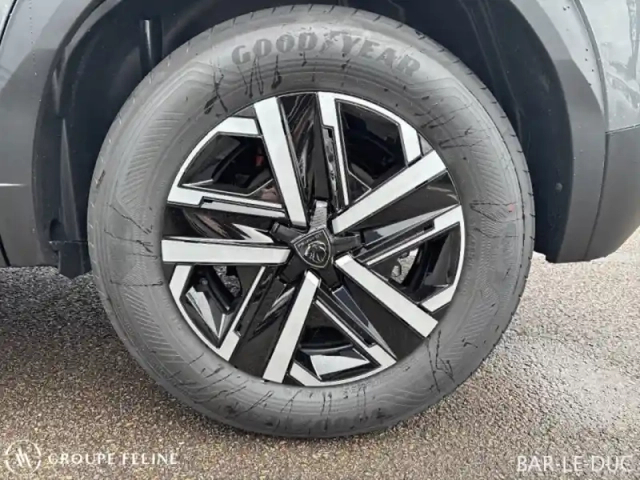 Peugeot 2008 e- 136ch active — photo 11