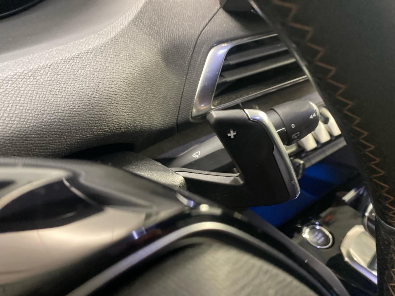 Peugeot 3008 hybrid4 300 e-eat8 gt pack — photo 20