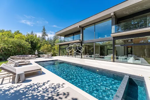 Maison 6 pièces 400 m²