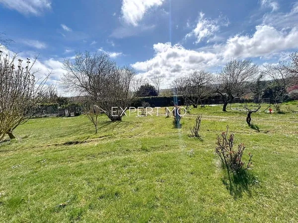 Terrain constructible 1093 m²