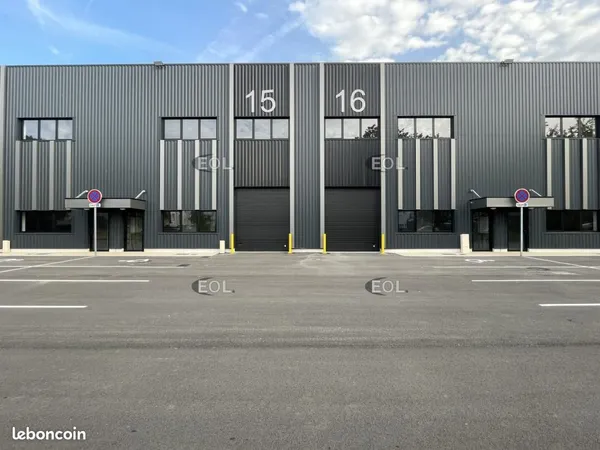 Local d'activité 268 m²