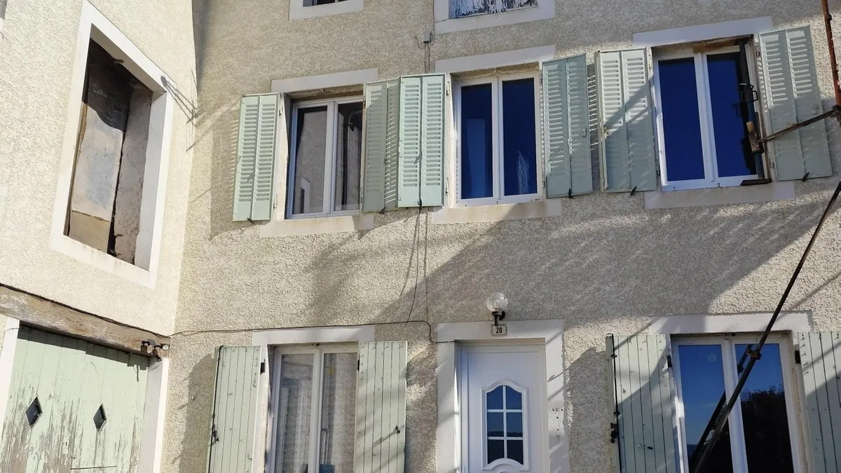Photo 1
