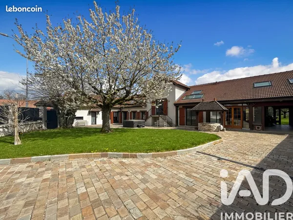 Maison 8 pièces 210 m²