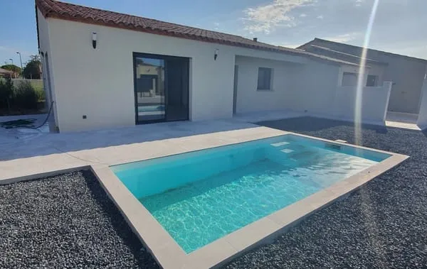 Villa 4 pièces de plain pied - Piscine- Garage