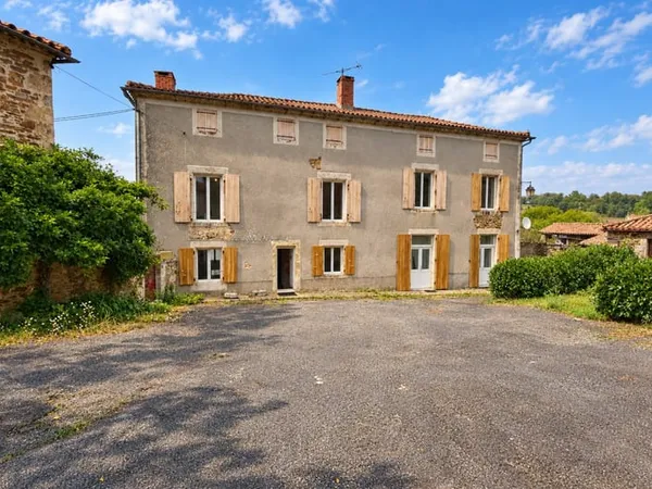 Maison de maître avec dépendances et terrain au coeur de Cher