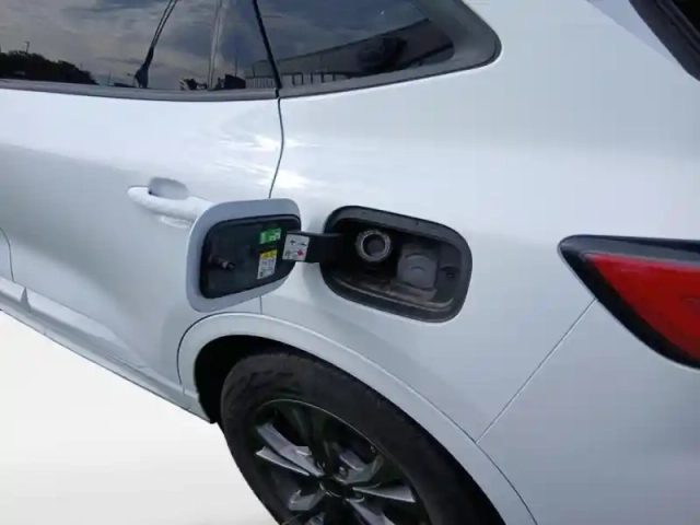 Ford Kuga 2.5 duratec 225ch phev st-line bva — photo 10