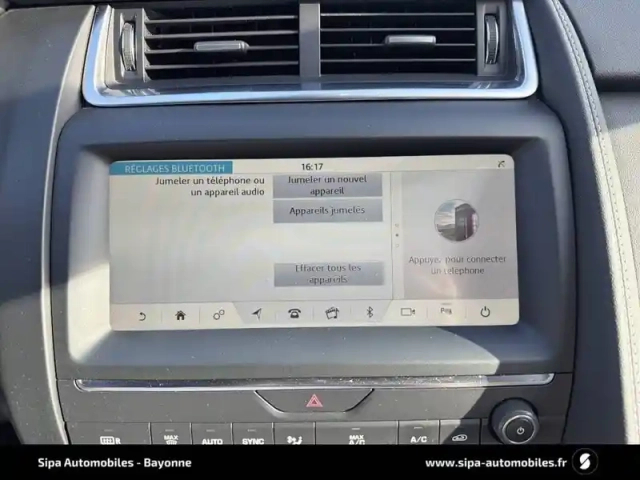 Jaguar E-Pace 2.0 d - 150 ch awd bva — photo 26