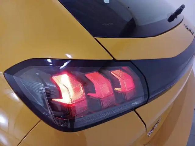 Peugeot 208 puretech 75 s&amp;s bvm5 — photo 17