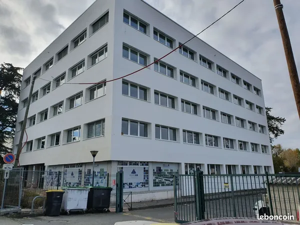 Bureau 23 m² Fondeyre