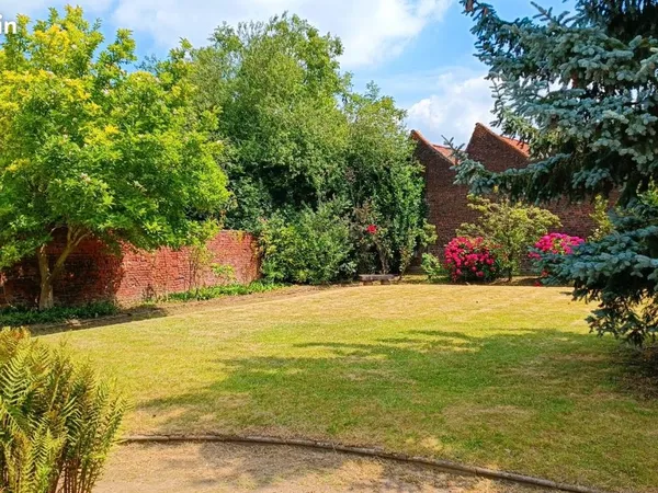 Maison bourgeoise avec un beau terrain