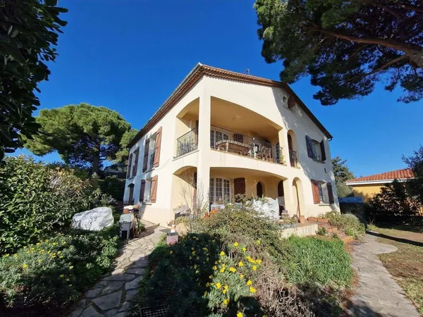 Maison 6 pièces 226 m²