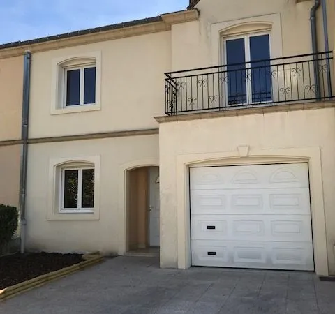Maison récente dans clos privé Saint-Max