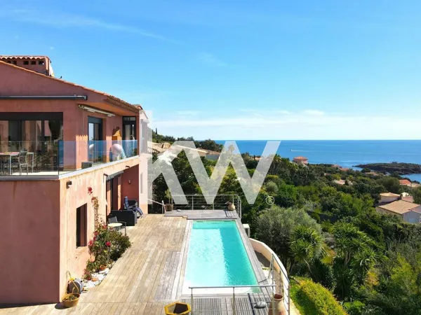 VENTE : maison de 7 pièces (215 m²) à SAINT RAPHAEL