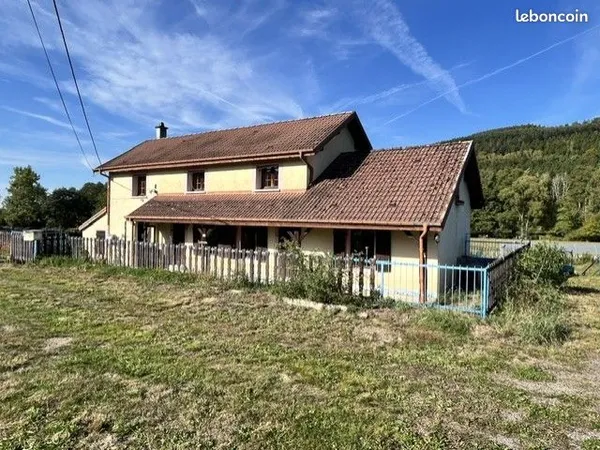 BELLE MAISON-4 CHAMBRES - 160 m2 - GRAND TERRAIN 4100 m2 - A 12 KMS DE GERARDMER - Granges-sur-Volog