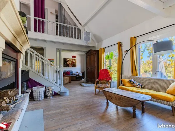 Maison 10 pièces 256 m²