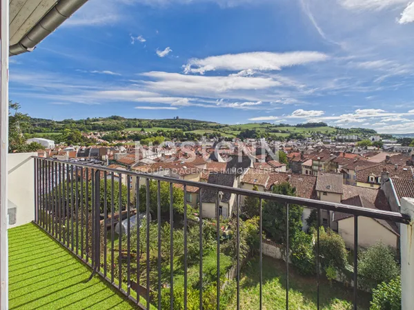 Aurillac centre-ville, à vendre appartement traversant de 3 pièces, avec balcon sans vis à vis, cave
