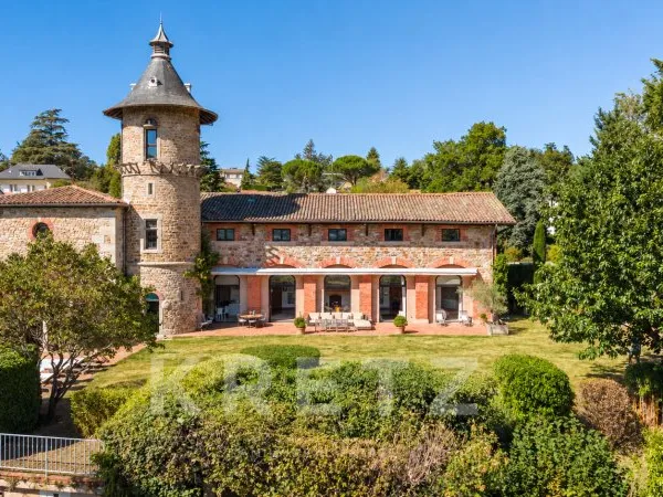 L'Étrat - Une demeure singulière de 440 m² au caractère architectural exceptionnel
