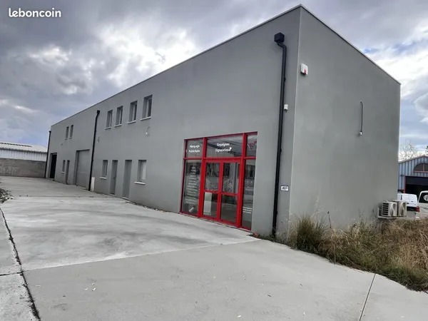 Local 330 m² Rochefort