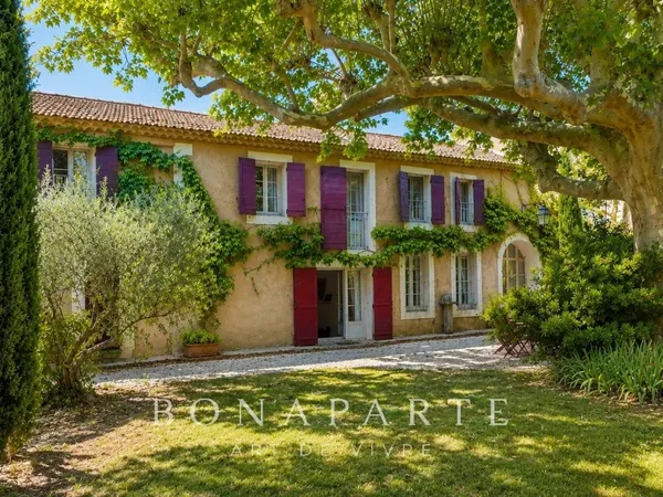 MAS PROVENÇAL DE CARACTÈRE AUX PORTES DE SAINT-RÉMY-DE-PROVENCE
