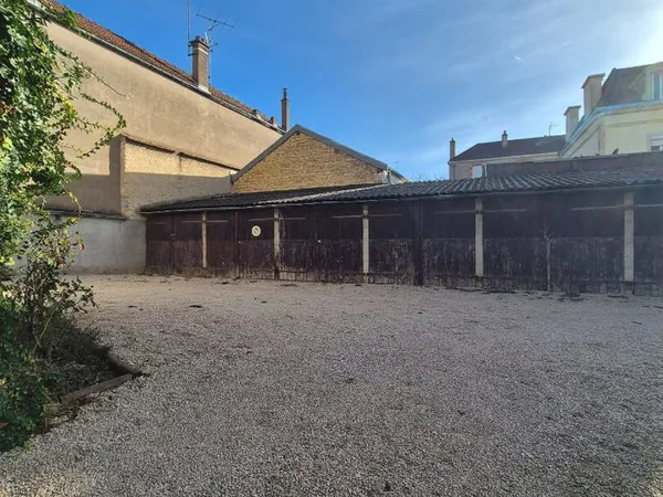 Garage fermé rue de Longvic à Dijon