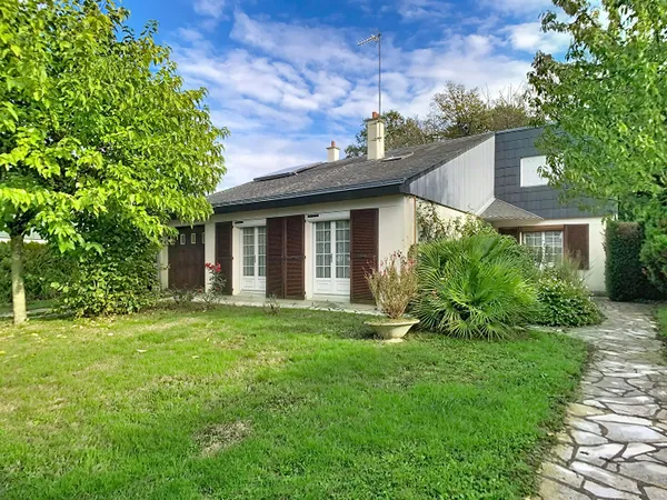 Maison de plain pied total Saint Barthelemy D'Anjou 3 chambres, jardin 800 m²