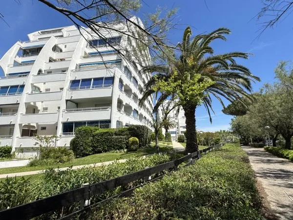 GRAND T1 DE 29M2 CLIMATISÉ AVEC TERRASSE ET PARKING PRIVÉ