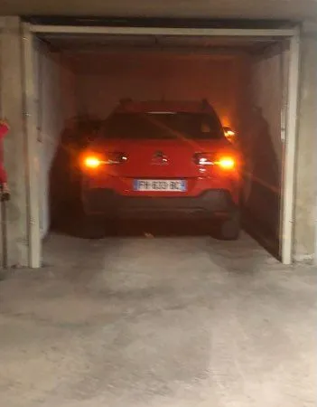 Parking rue des trois pierres Jean Macé