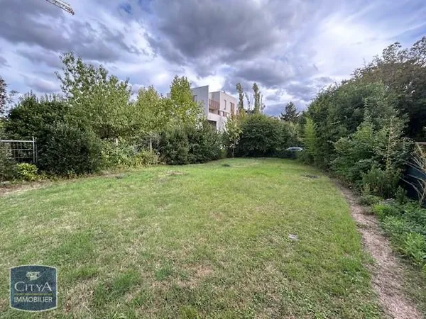 Terrain 496 m²