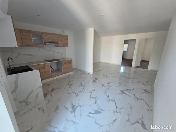 T3 61 m² refait à neuf avec cour privative - Cazilhac