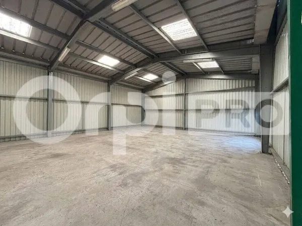Entrepôt 80 m²